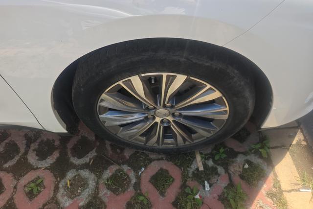 Hongqi E-QM5 2023 thumb 4