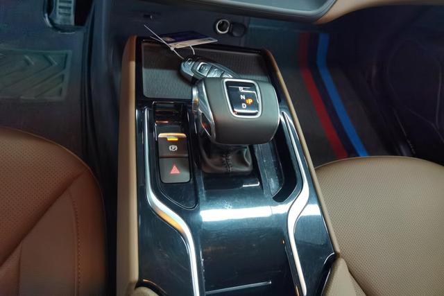Hongqi E-QM5 2023 thumb 12