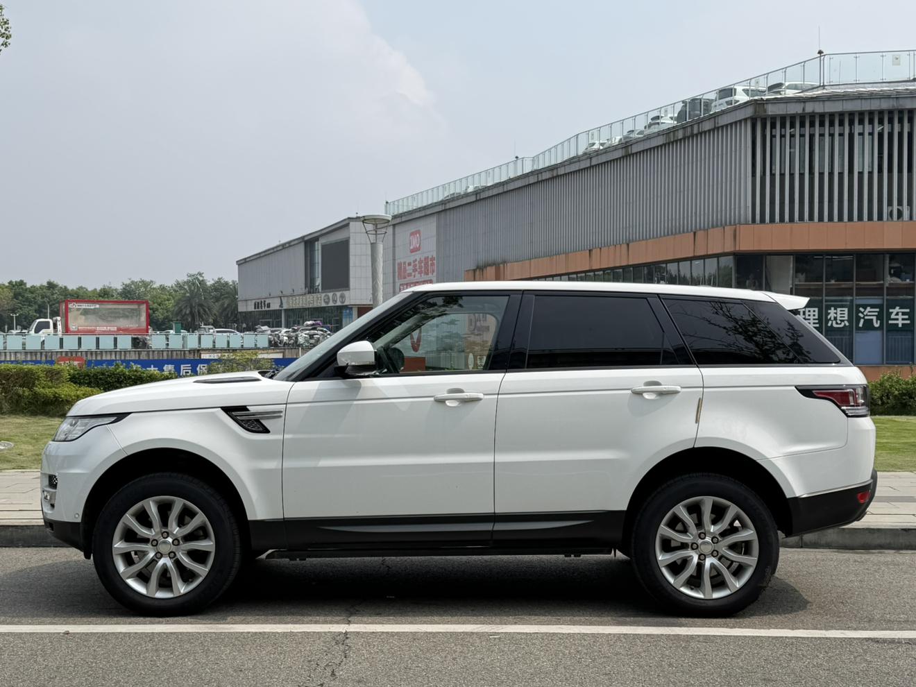 Land Rover Range Rover Sport 2014 thumb 11