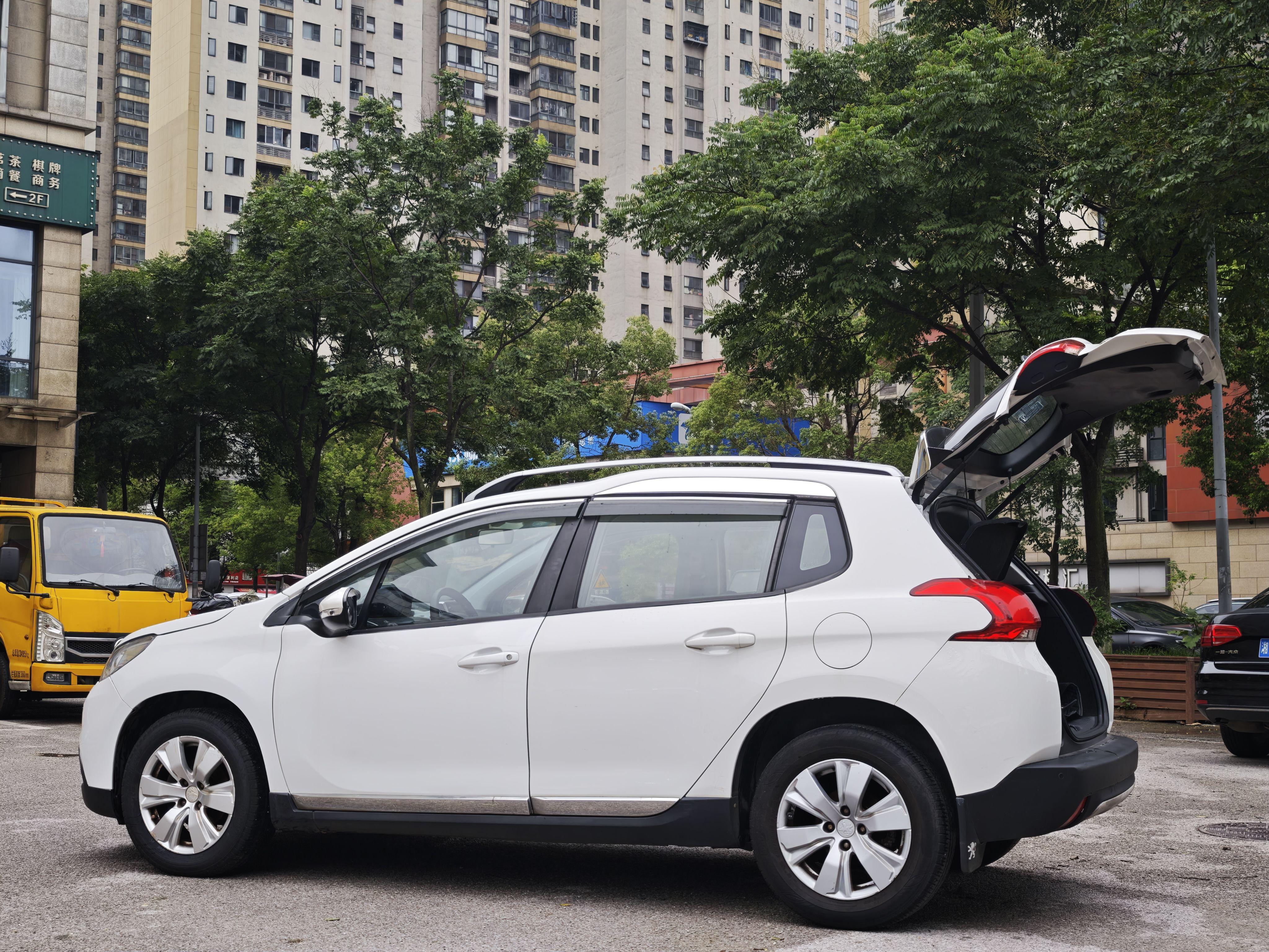 Peugeot 2008 2014 thumb 3