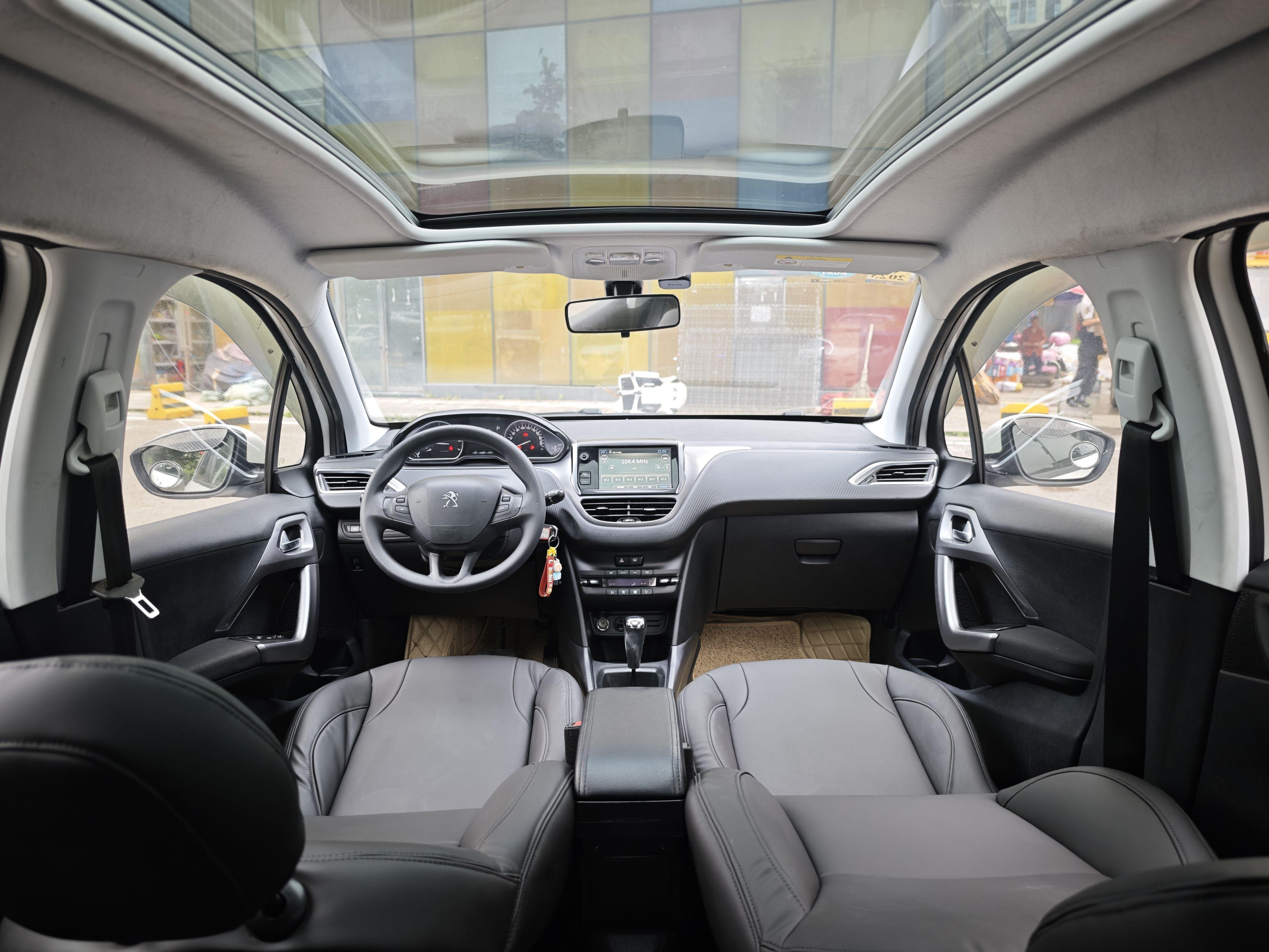 Peugeot 2008 2014 thumb 6