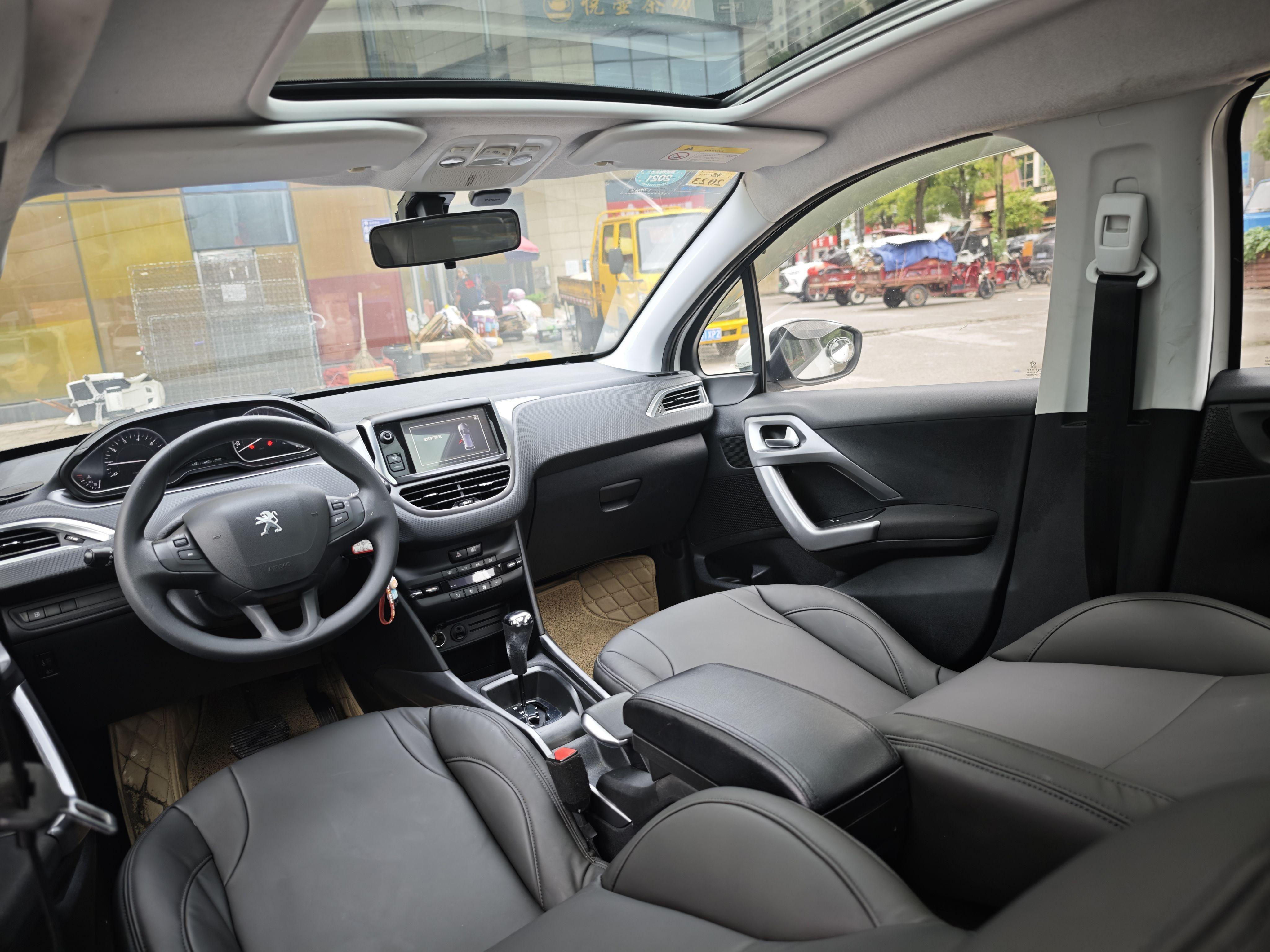 Peugeot 2008 2014 thumb 7