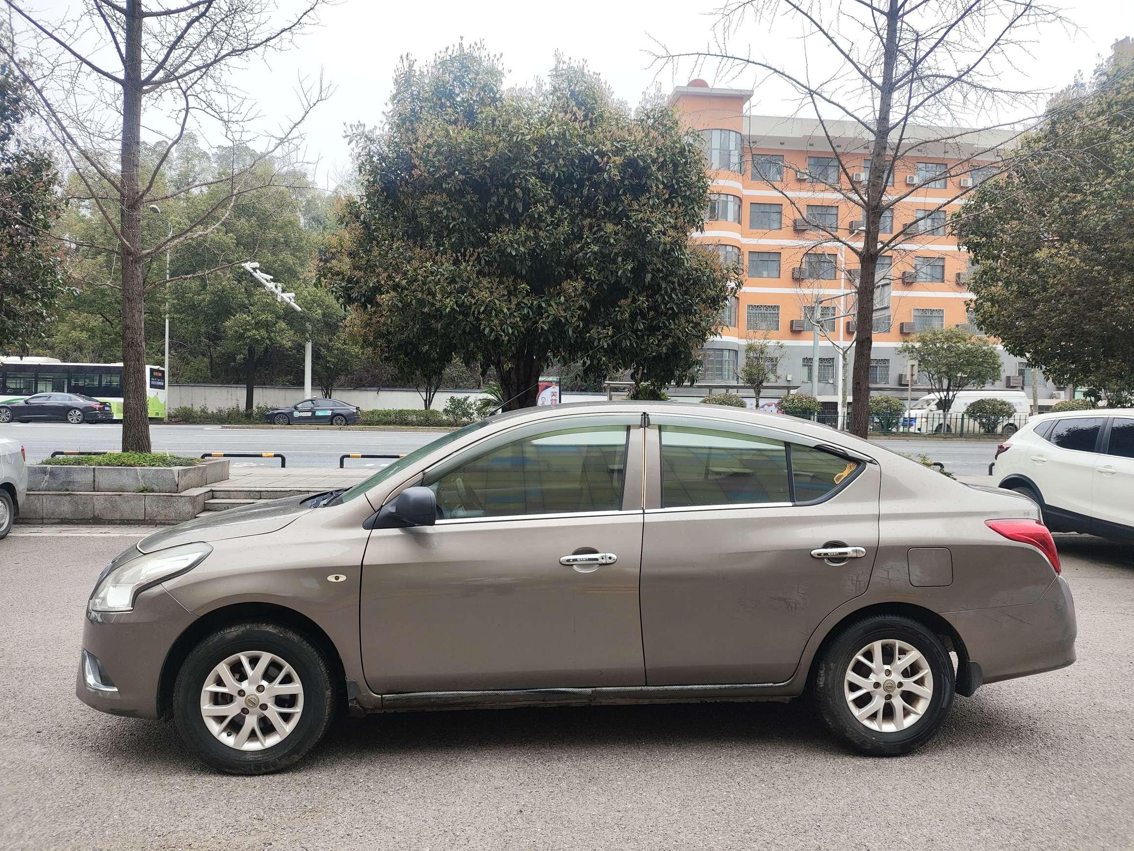 Nissan Sunny 2014 thumb 2