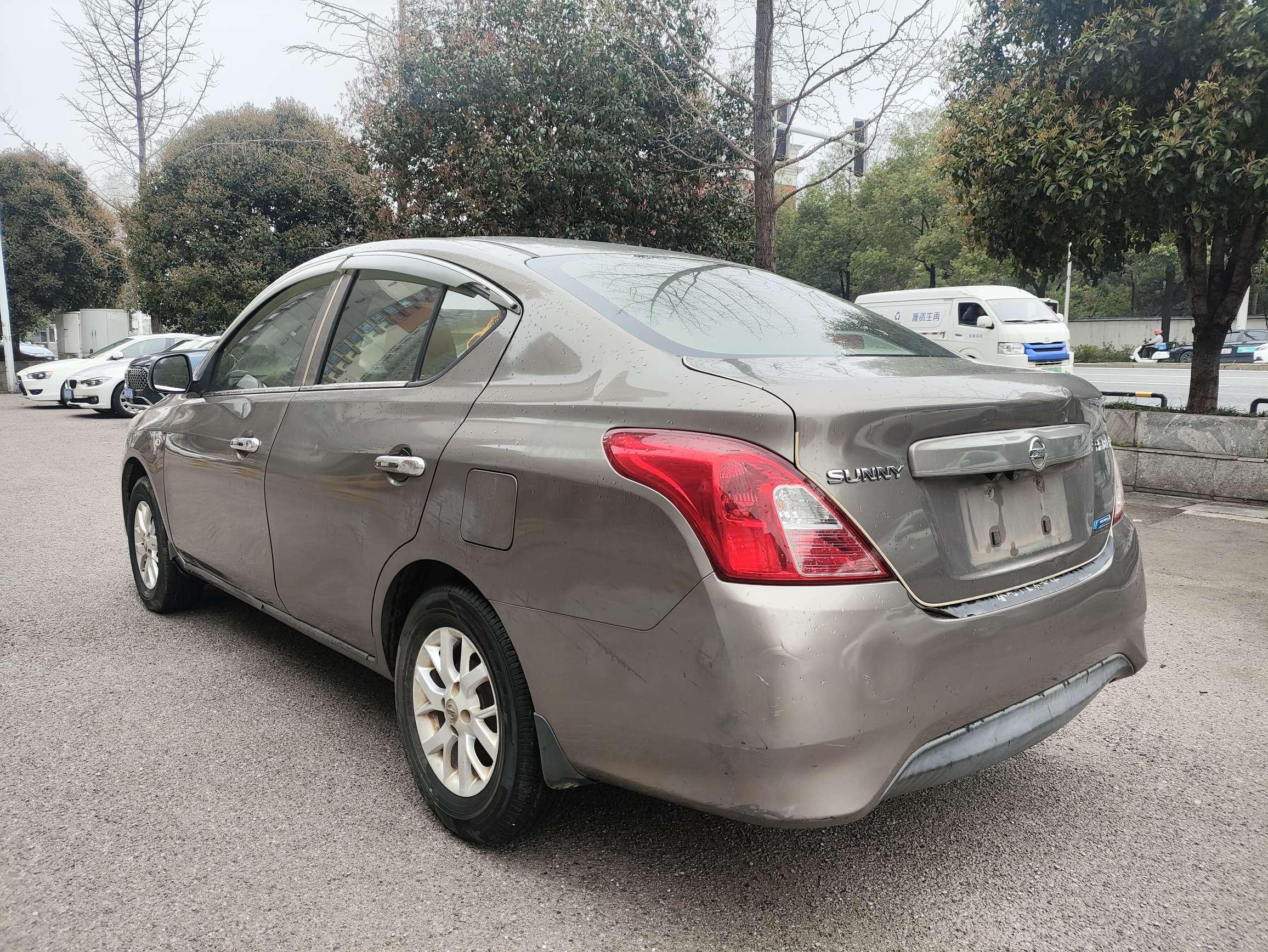 Nissan Sunny 2014 thumb 3