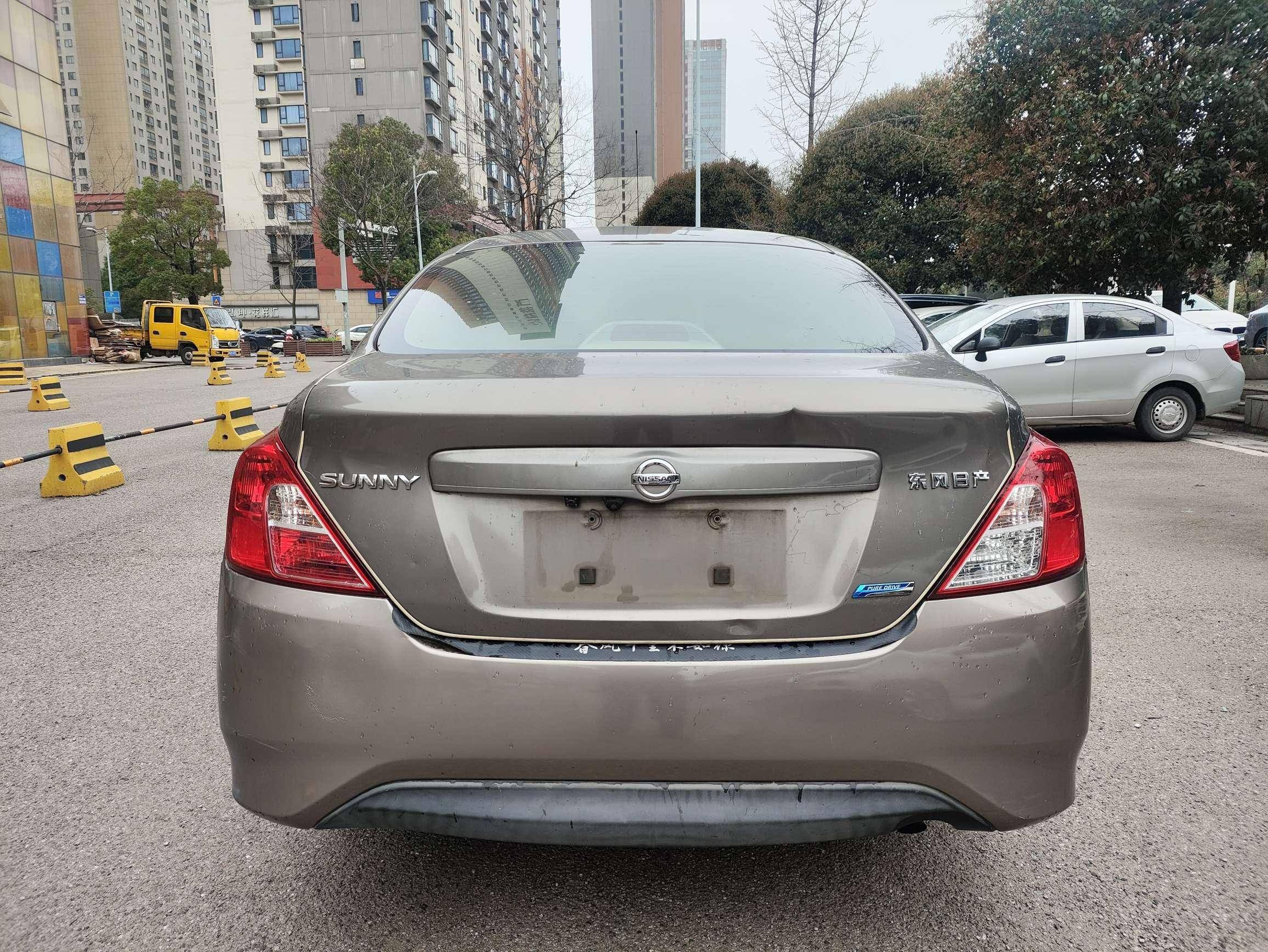 Nissan Sunny 2014 thumb 4