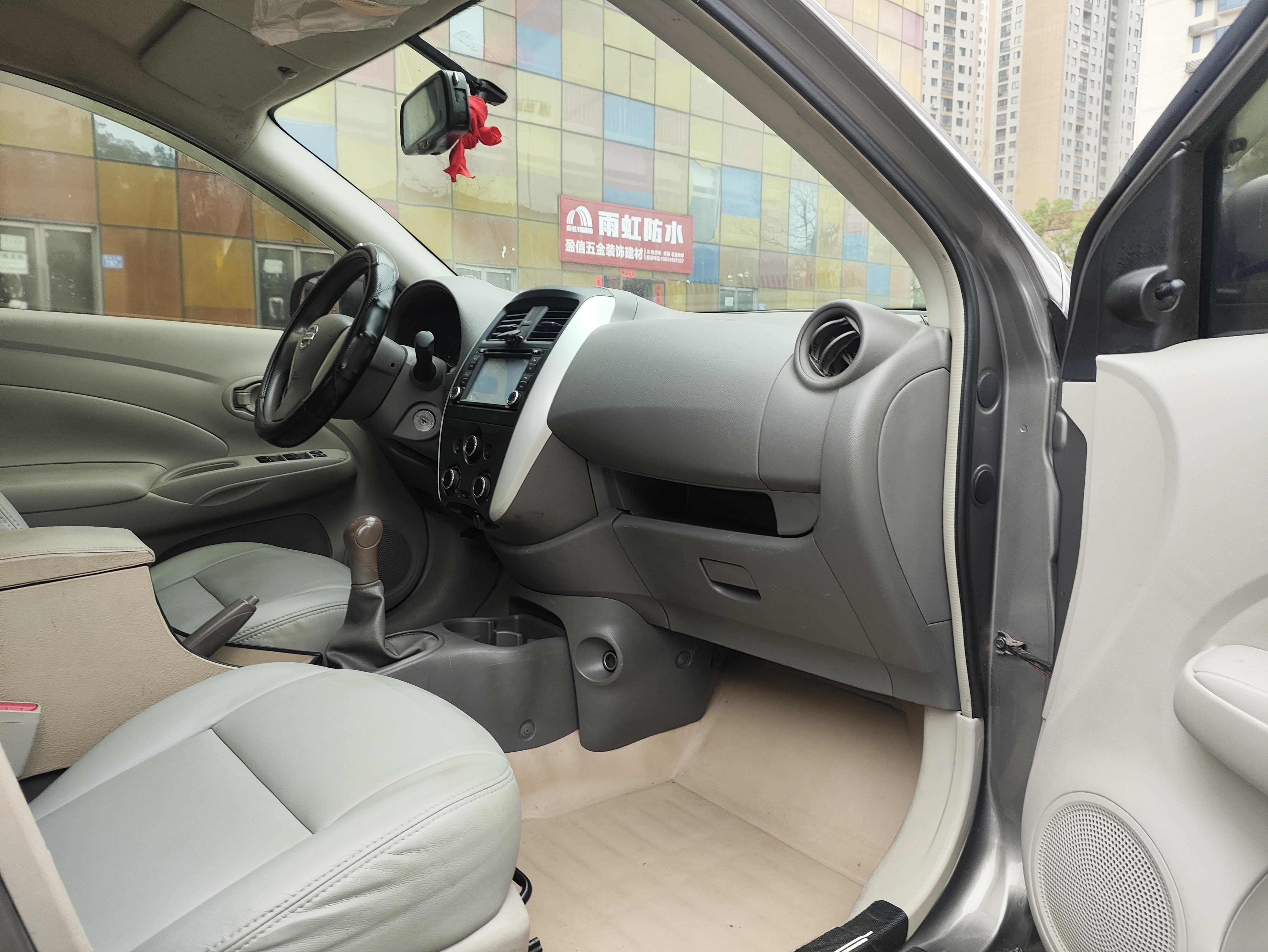 Nissan Sunny 2014 thumb 6
