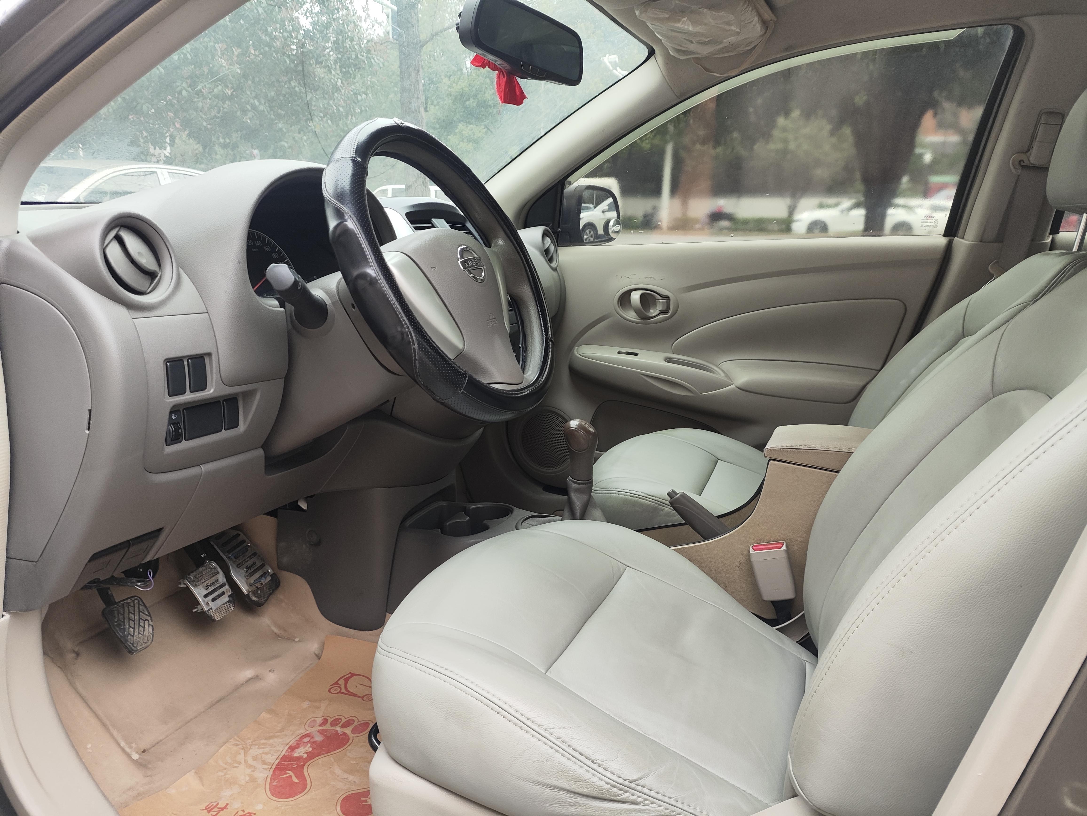 Nissan Sunny 2014 thumb 7