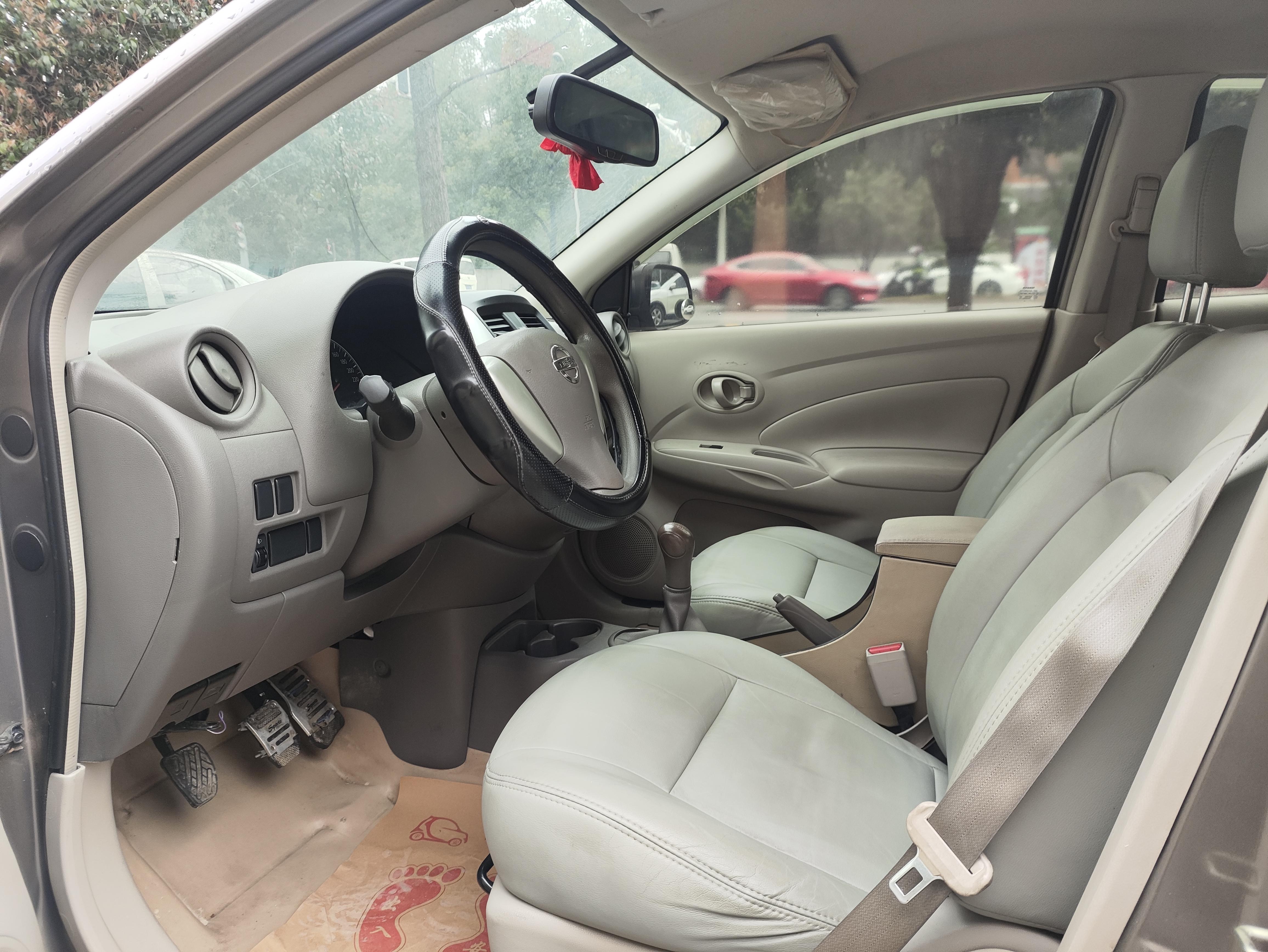 Nissan Sunny 2014 thumb 10