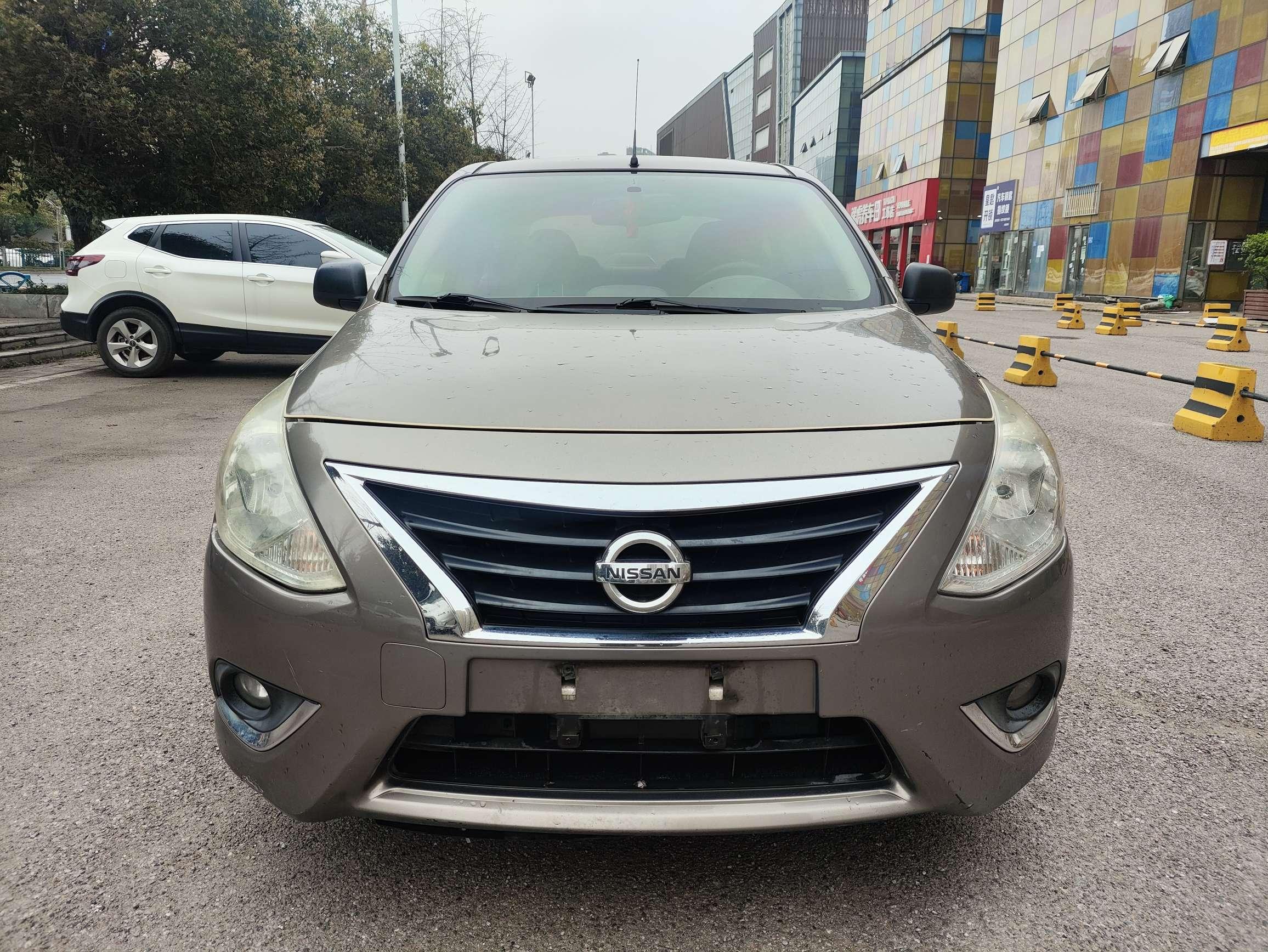 Nissan Sunny 2014 thumb 12
