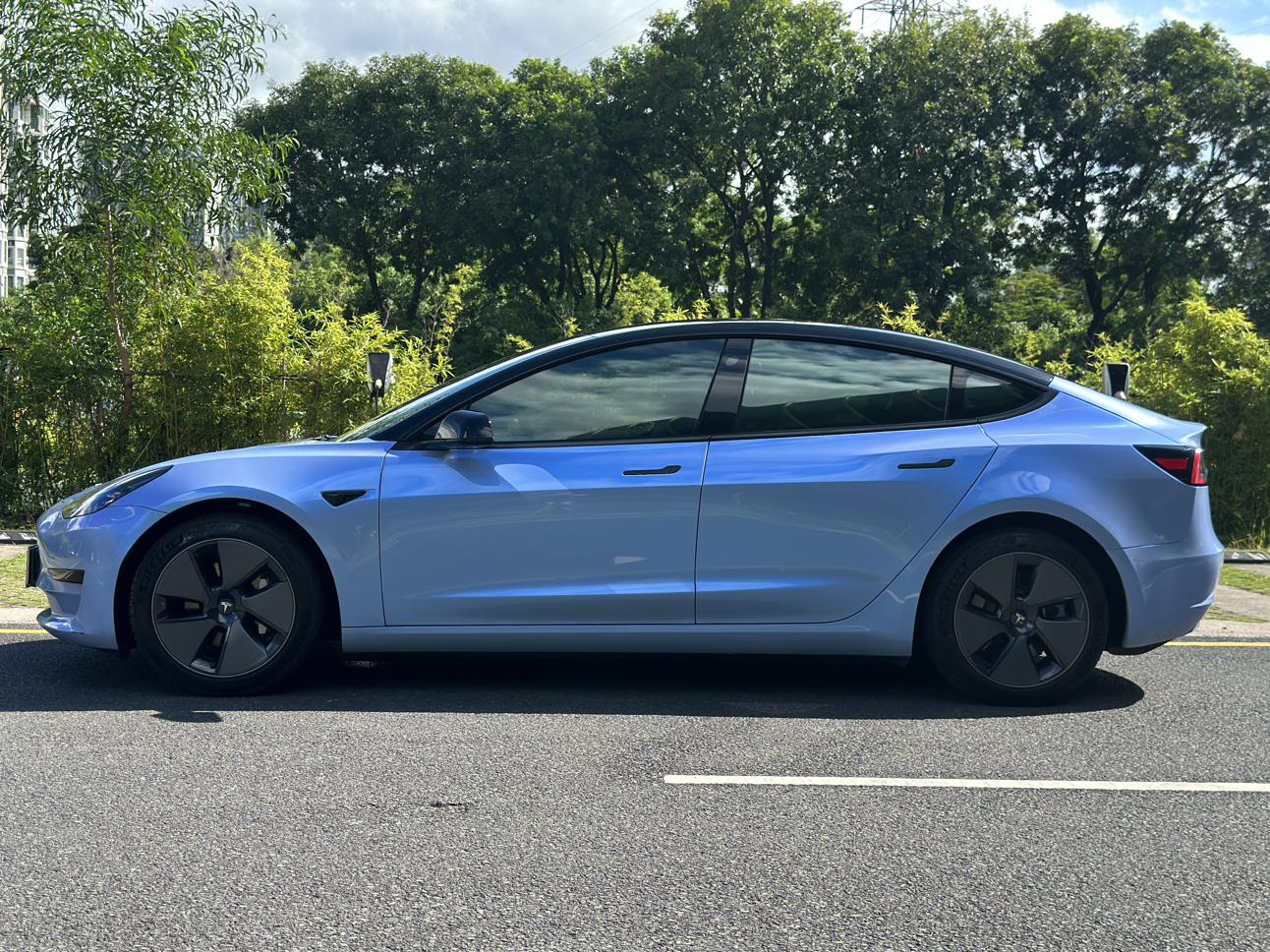 Tesla Model 3 2022 thumb 2