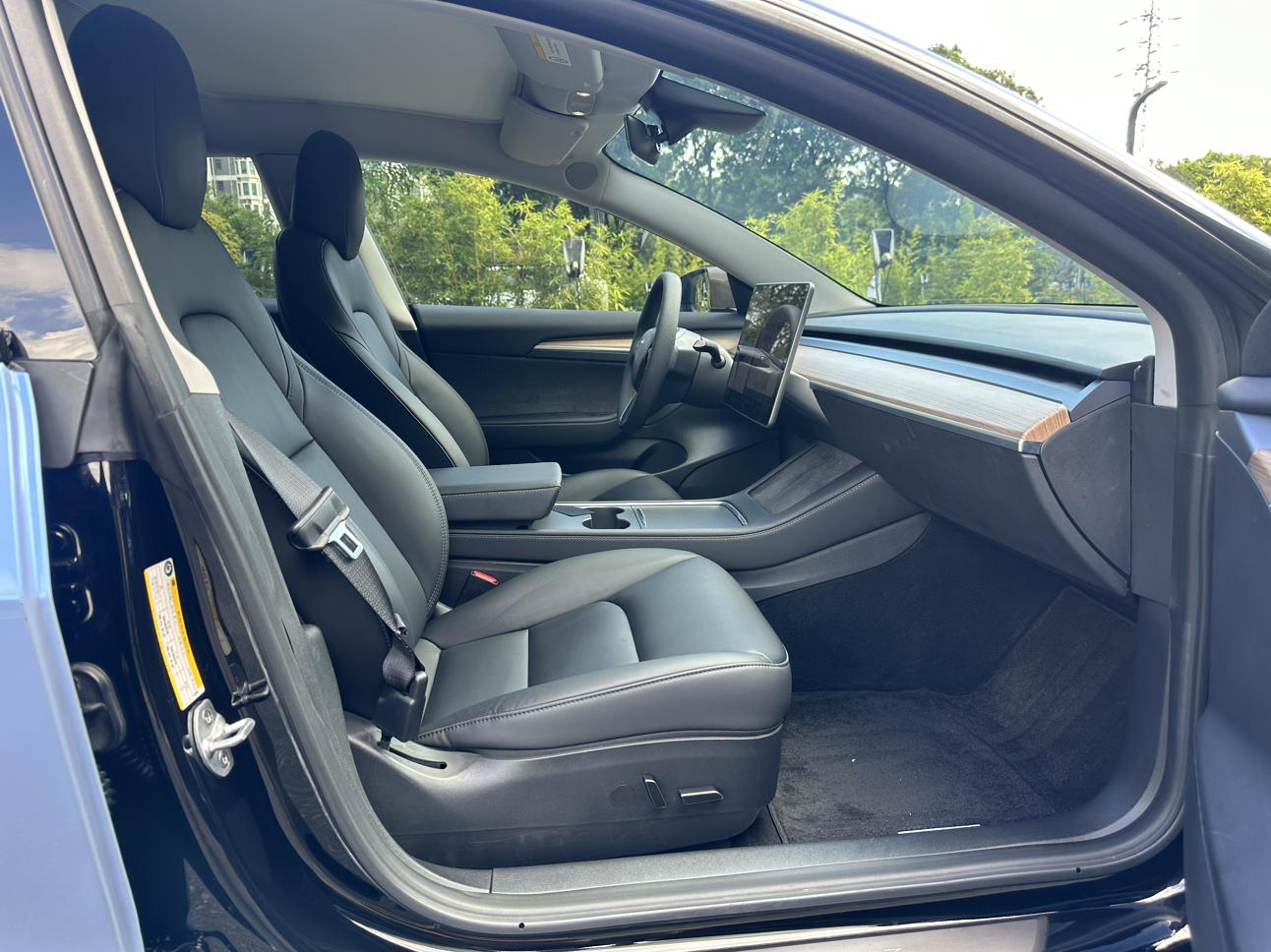 Tesla Model 3 2022 thumb 6