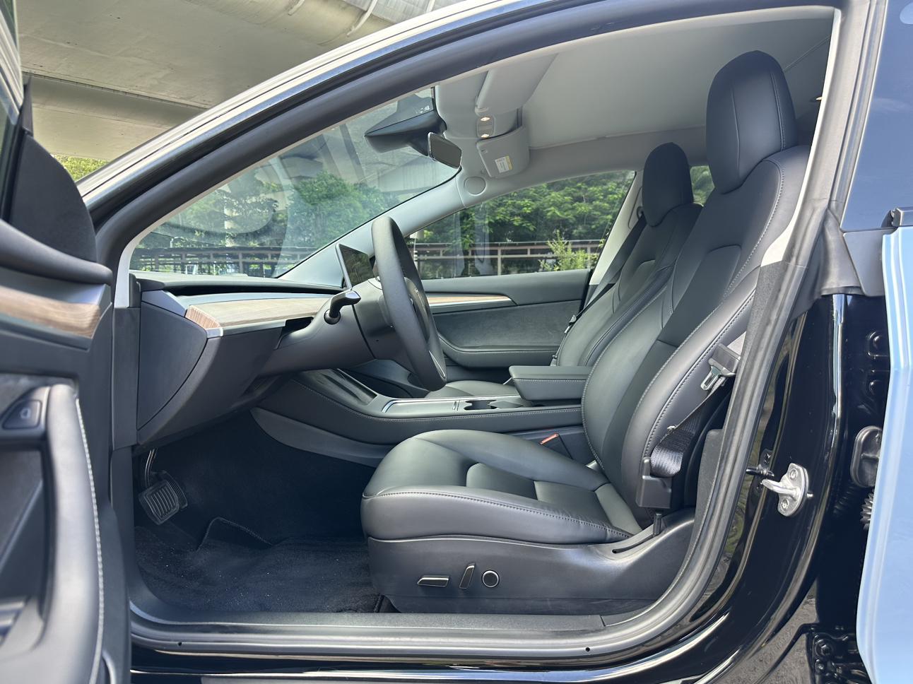 Tesla Model 3 2022 thumb 12
