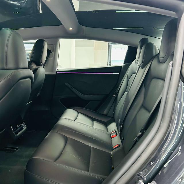 Tesla Model 3 2023 thumb 8