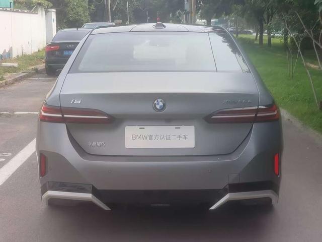 BMW i5 2025 thumb 2
