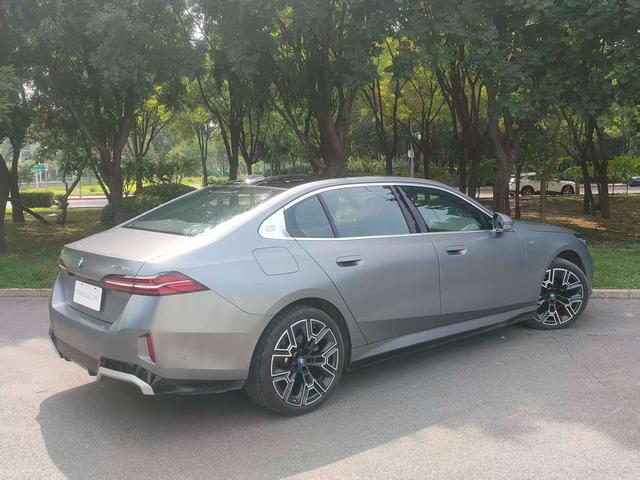 BMW i5 2025 thumb 3