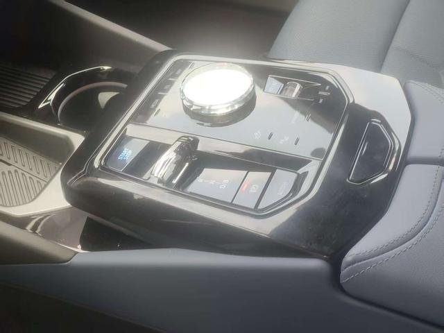 BMW i5 2025 thumb 7