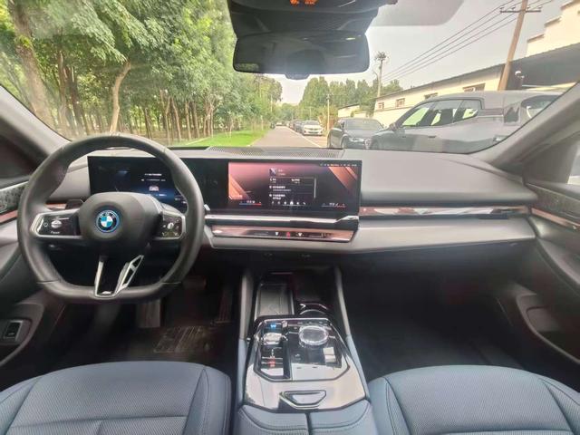 BMW i5 2025 thumb 9