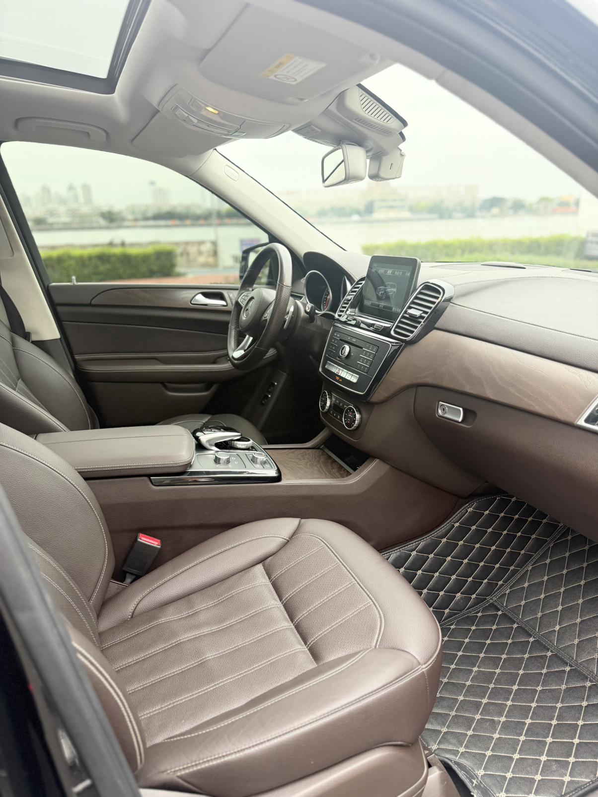Mercedes-Benz GLS 2016 thumb 9