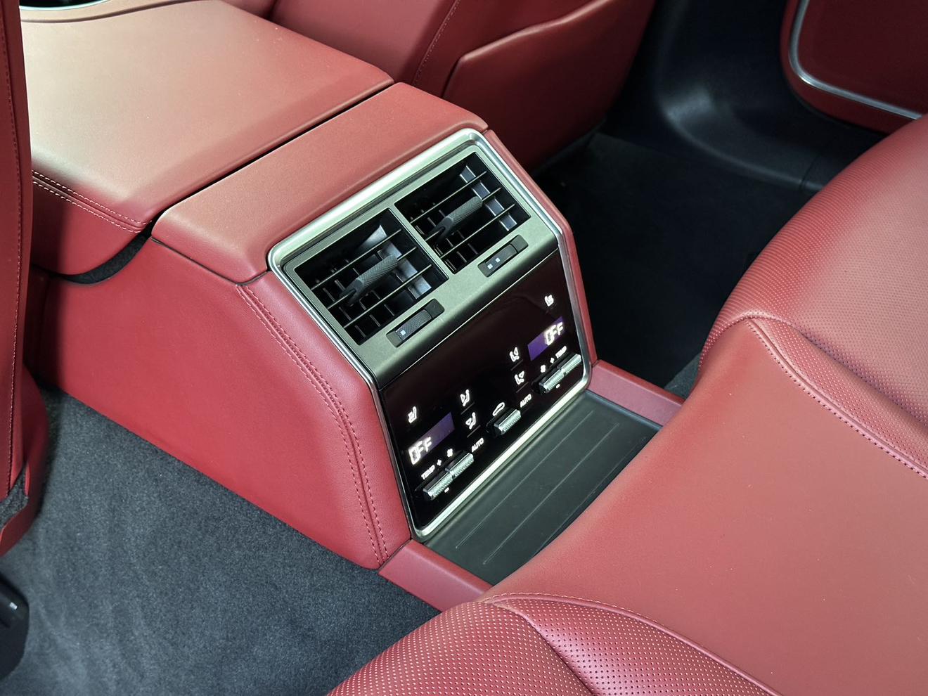 Porsche Panamera 2023 thumb 4