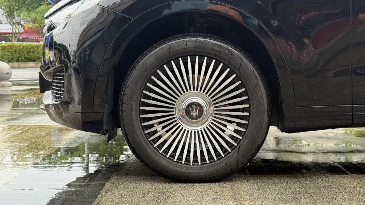 Maserati Levante 2016 thumb 8