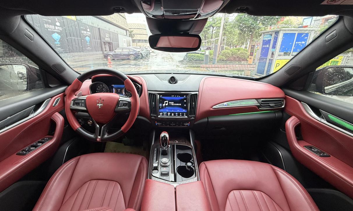 Maserati Levante 2016 thumb 10