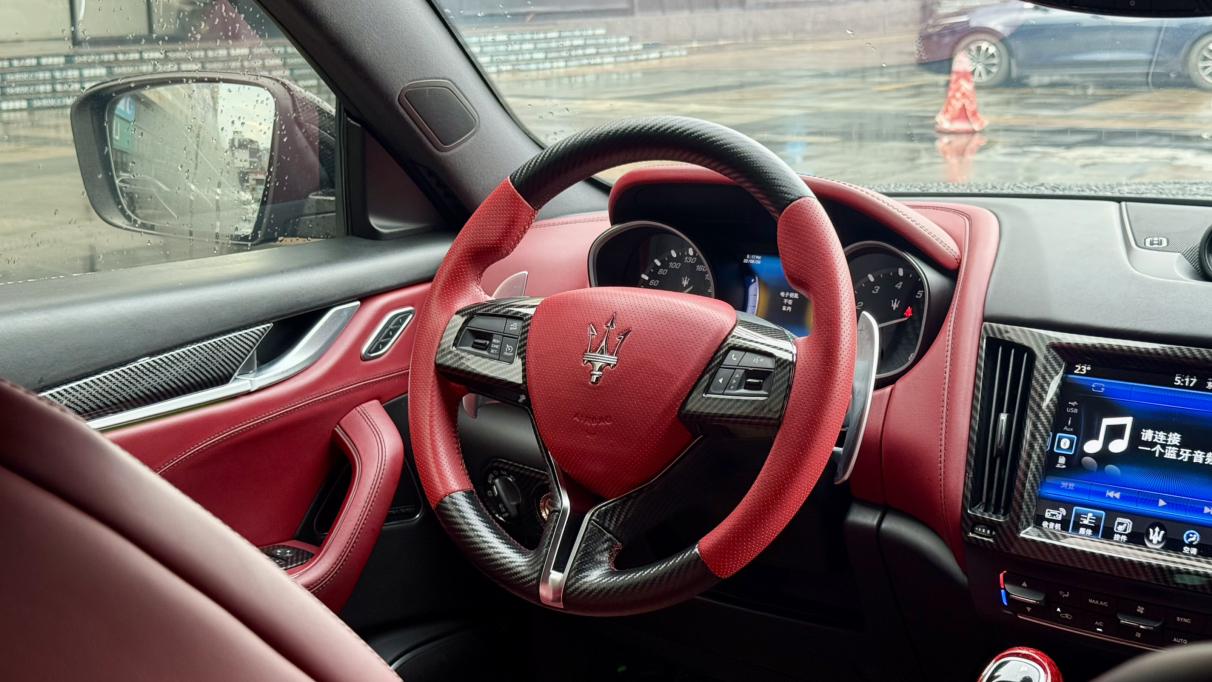Maserati Levante 2016 thumb 11