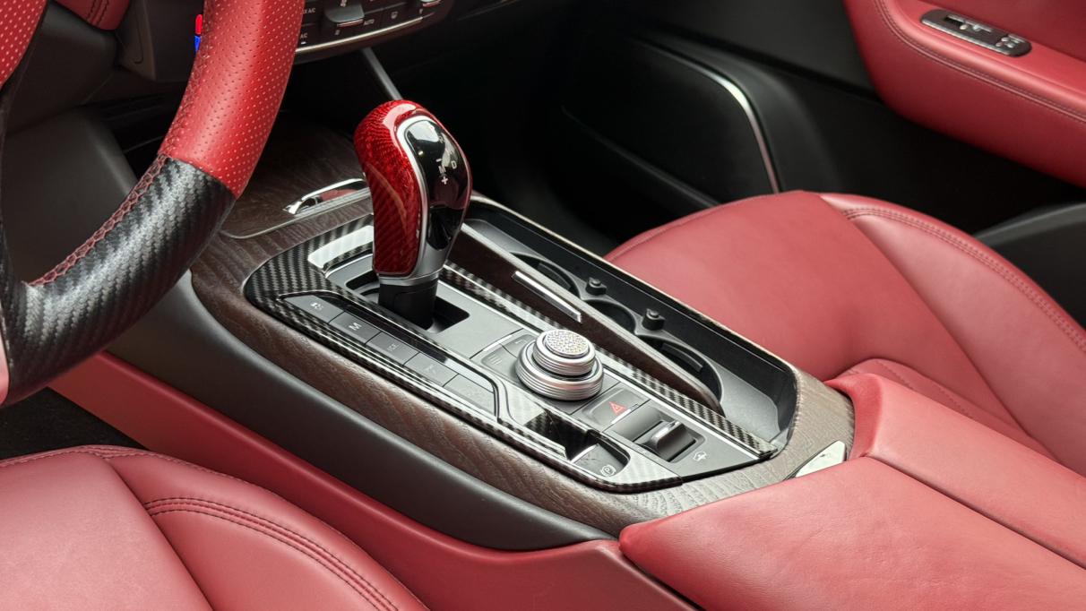 Maserati Levante 2016 thumb 12