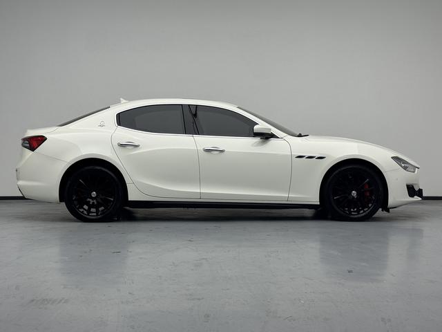 Maserati Ghibli 2021 thumb 6
