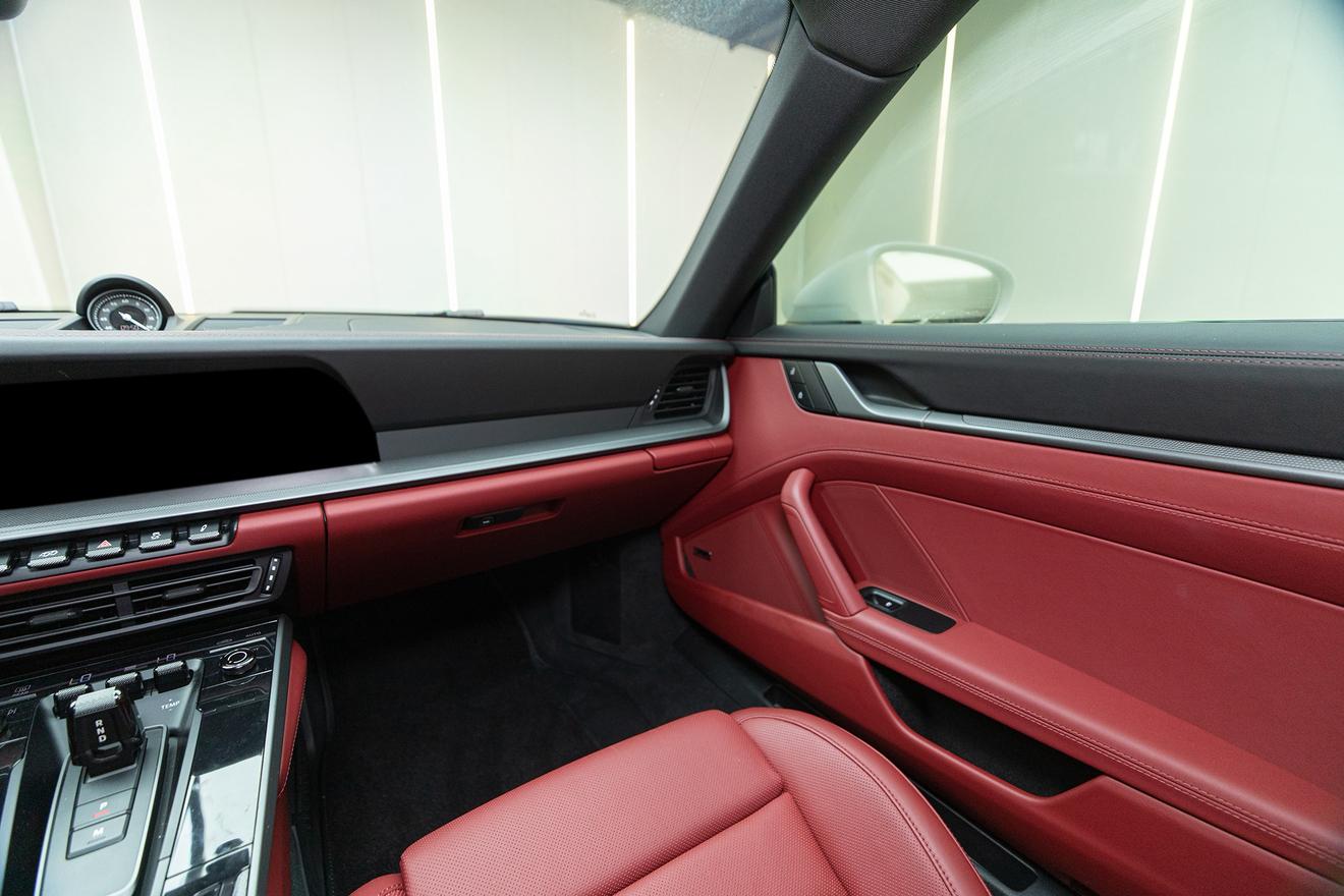 Porsche 911 2023 thumb 5