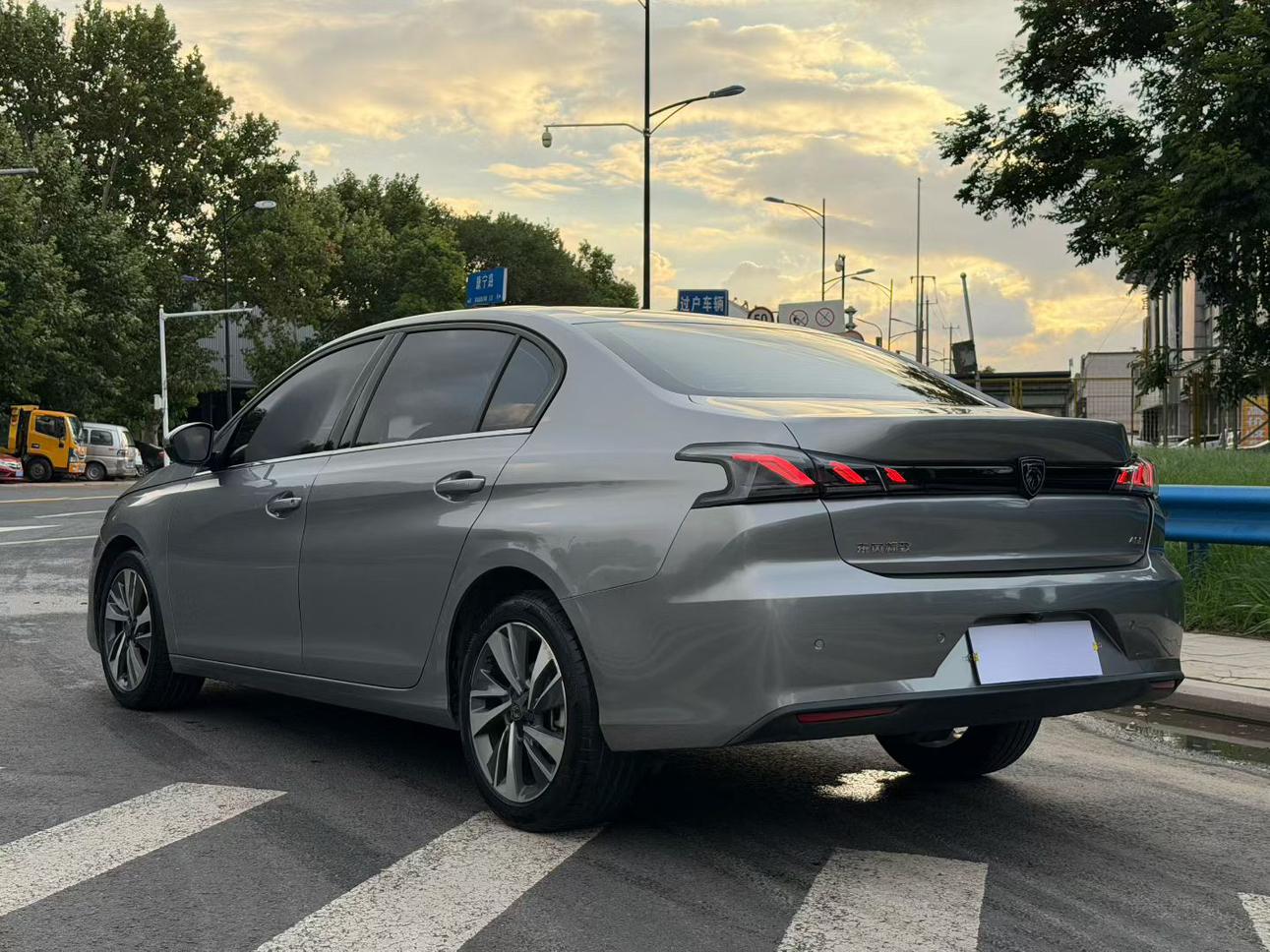 Peugeot 408 2022 thumb 2