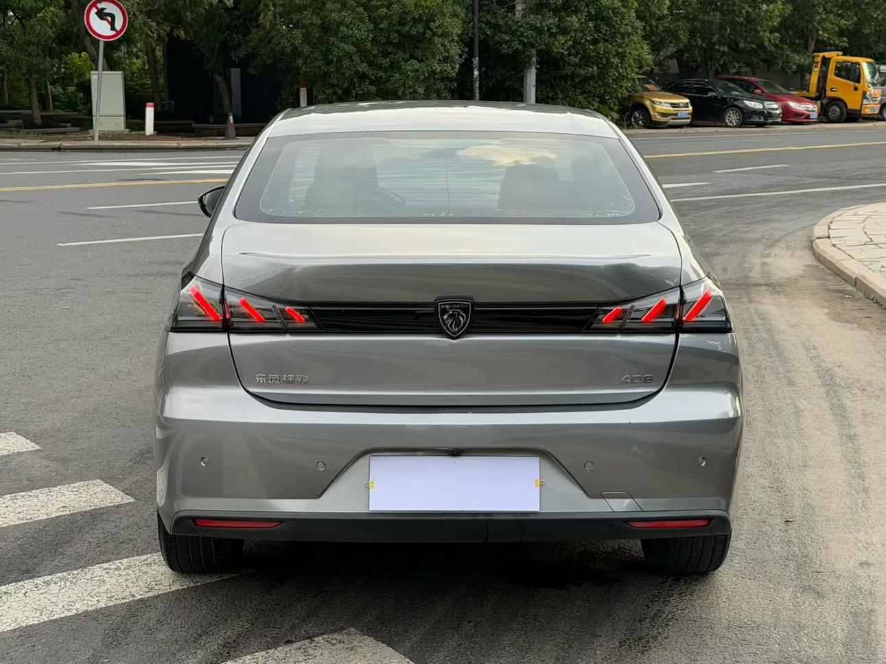 Peugeot 408 2022 thumb 3