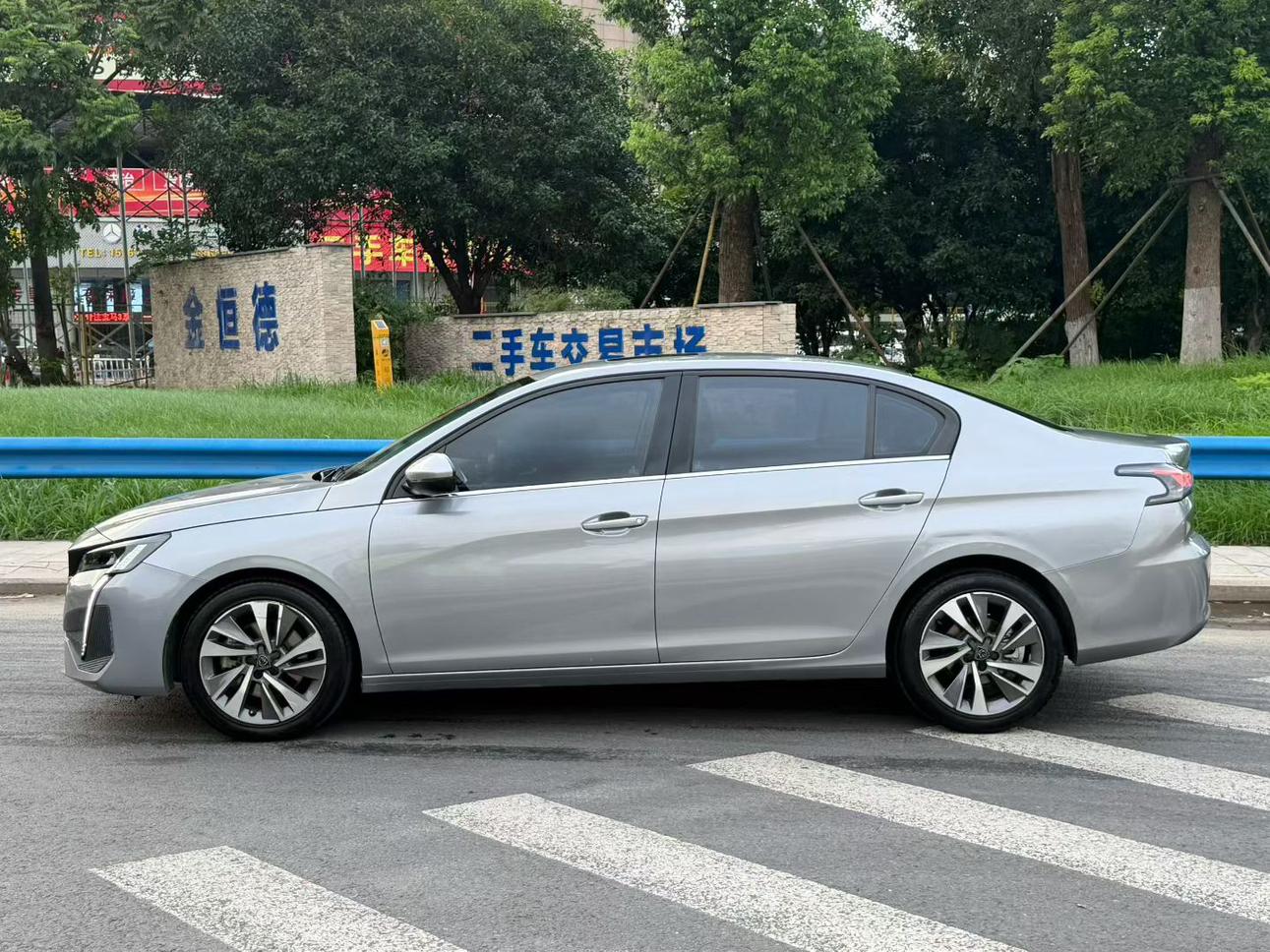Peugeot 408 2022 thumb 10