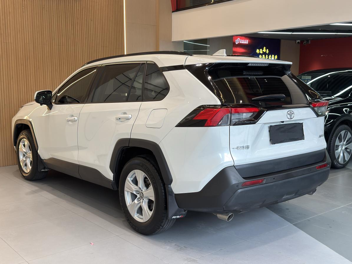Toyota RAV4 2023 thumb 3