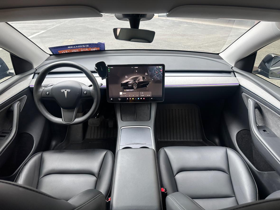 Tesla Model Y 2024 thumb 6