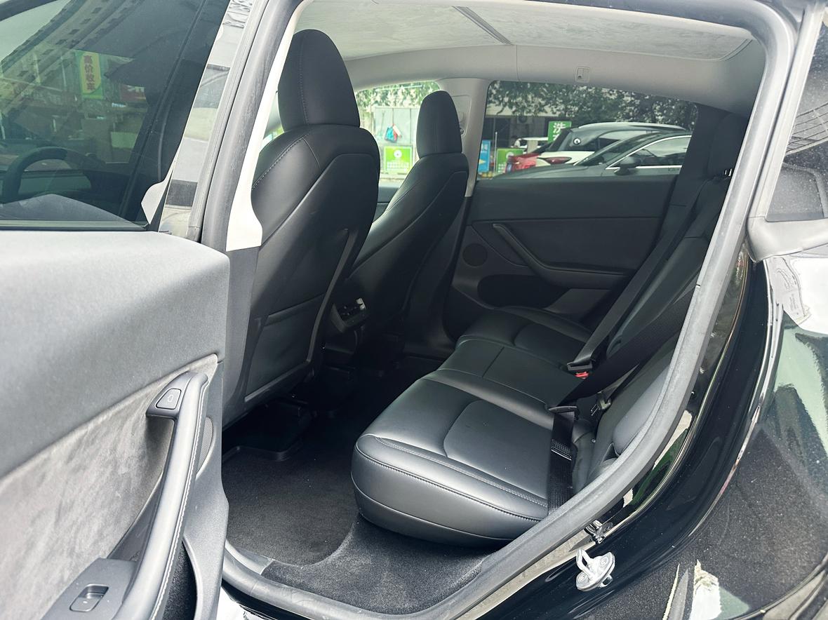 Tesla Model Y 2024 thumb 8