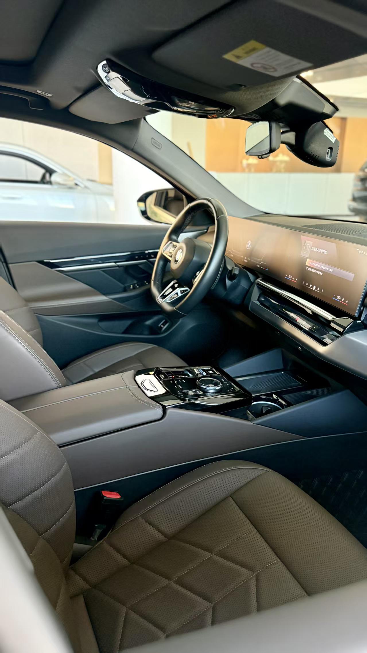 BMW 5 серии 2024 thumb 9