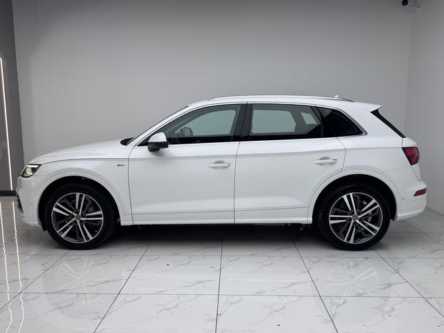 Audi Q5 2018 thumb 2