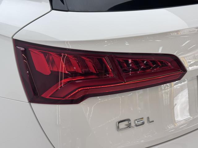 Audi Q5 2018 thumb 11