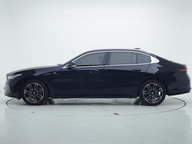 BMW 5 серии 2025 thumb 2