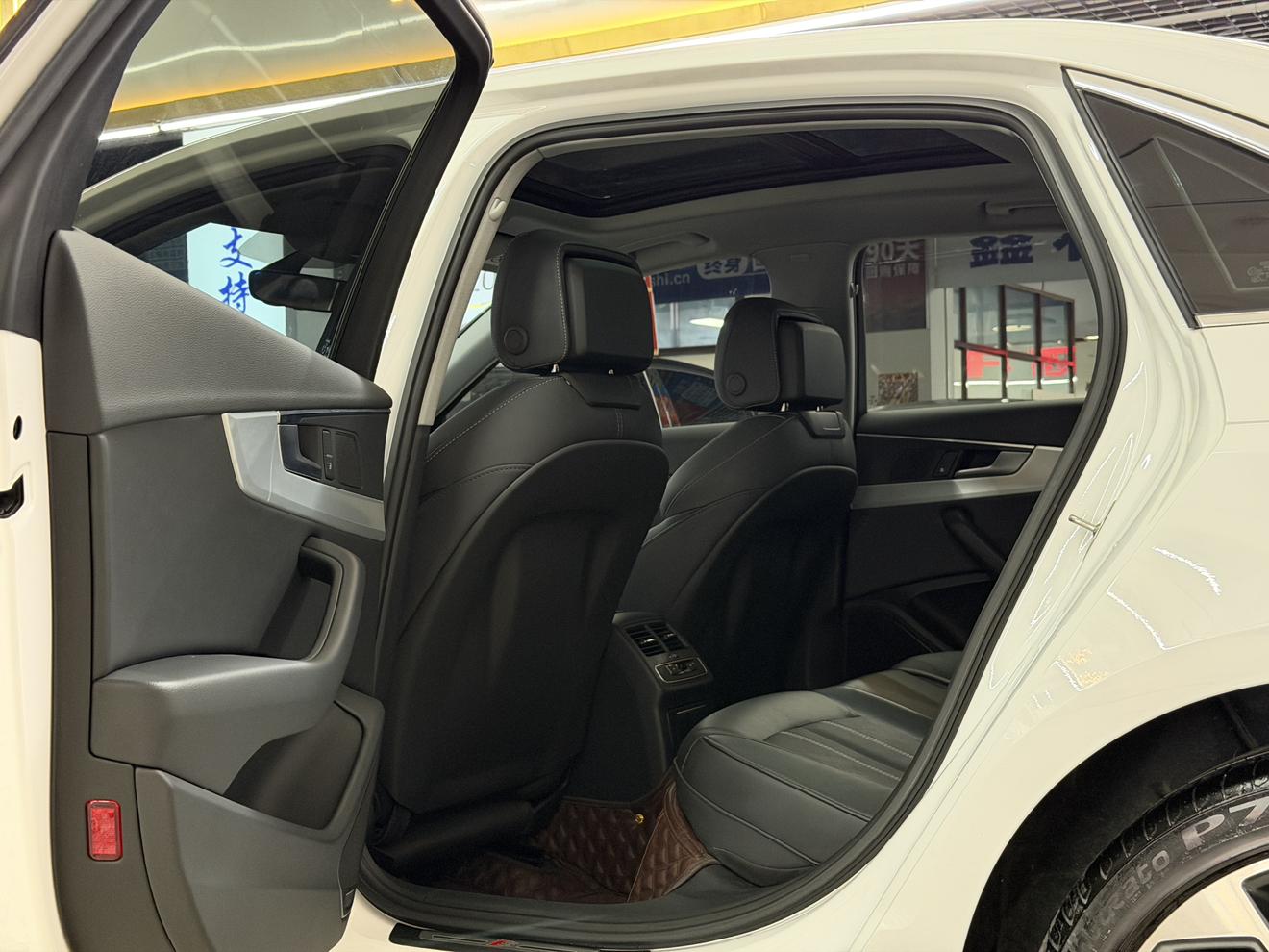 Audi A4 2023 thumb 7