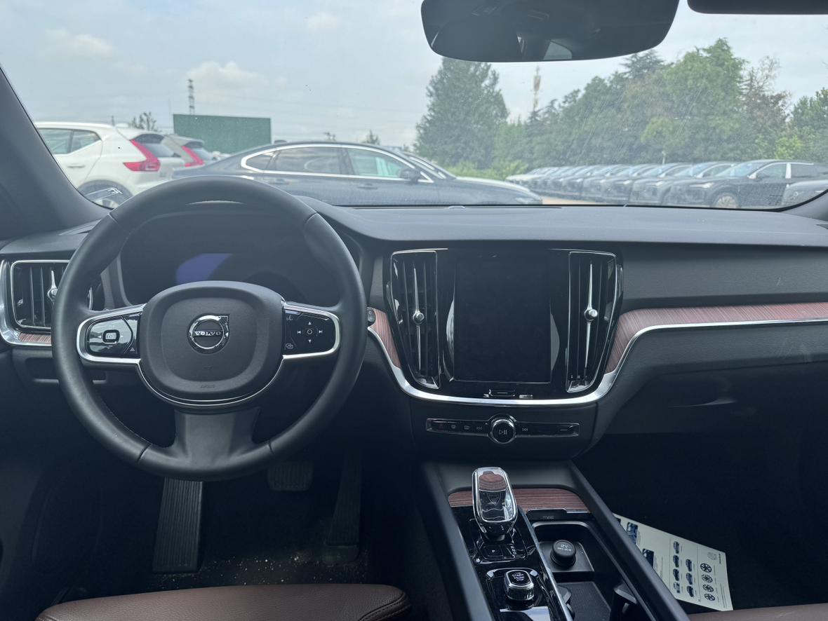 Volvo V60 2025 thumb 4