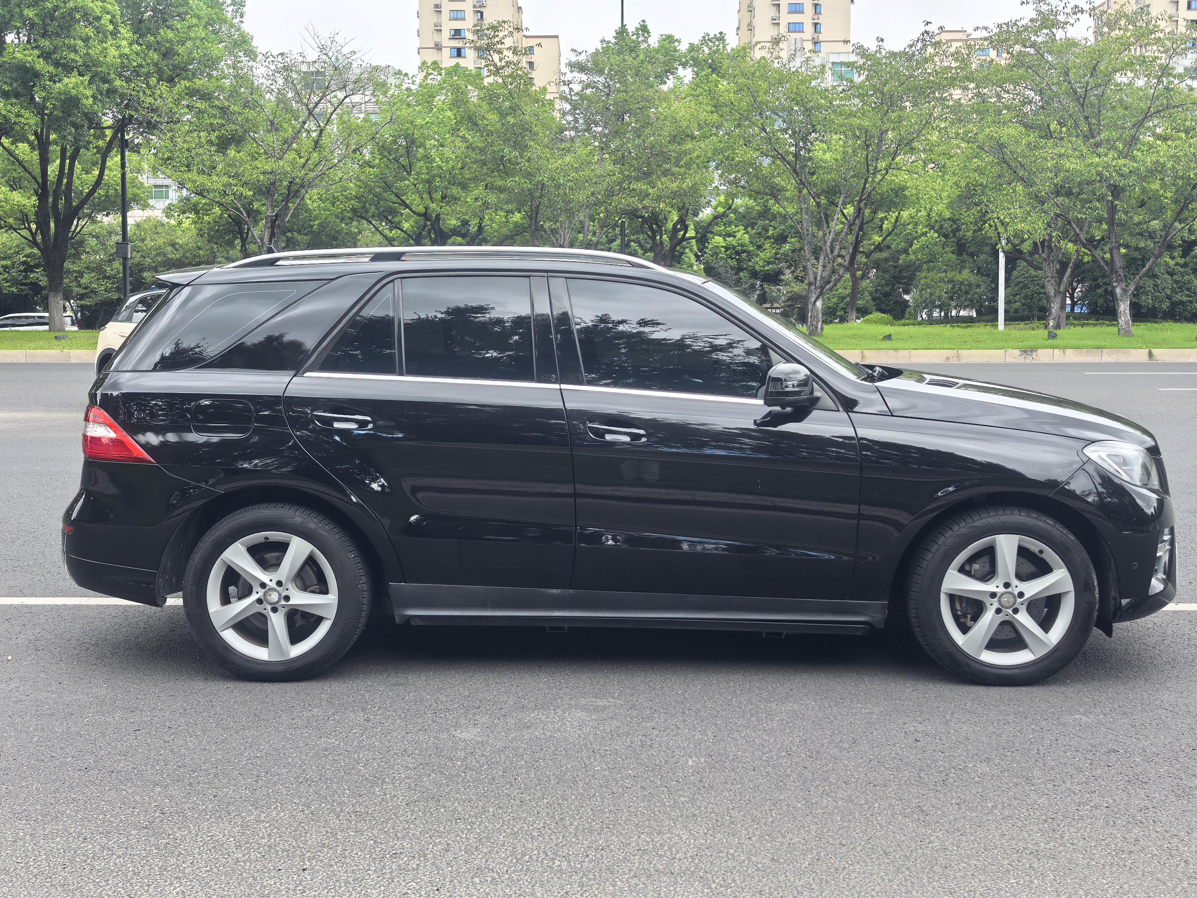 Mercedes-Benz M-Класс 2014 thumb 6