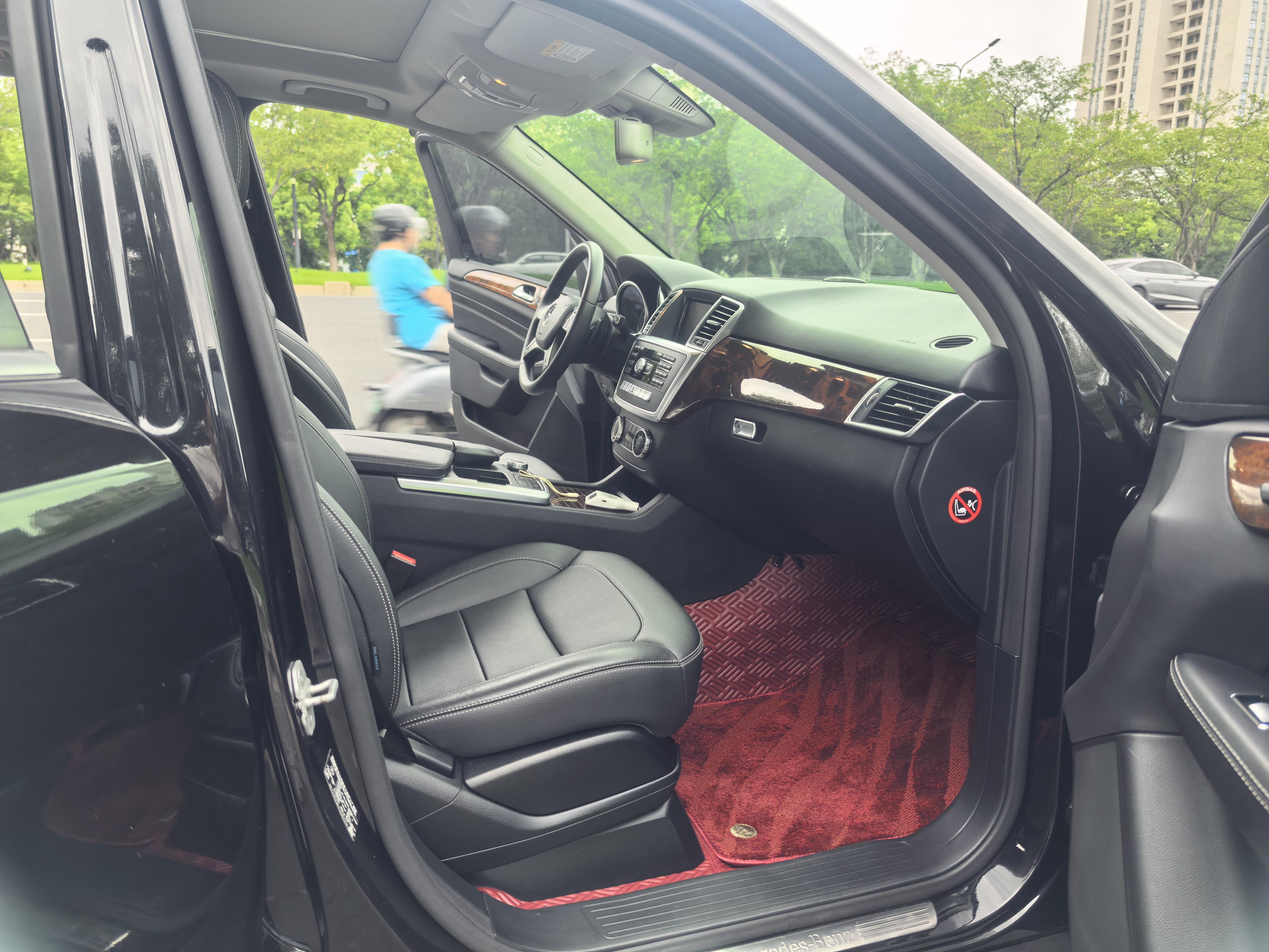 Mercedes-Benz M-Класс 2014 thumb 10