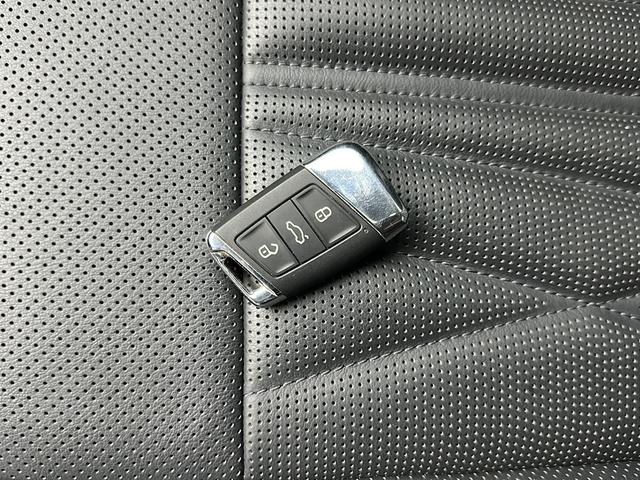 Volkswagen Passat (North America and China) 2023 thumb 9