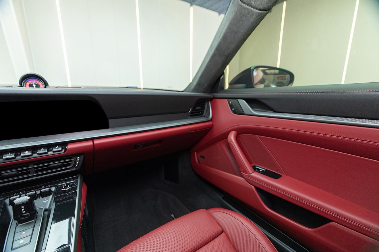 Porsche 911 2022 thumb 4