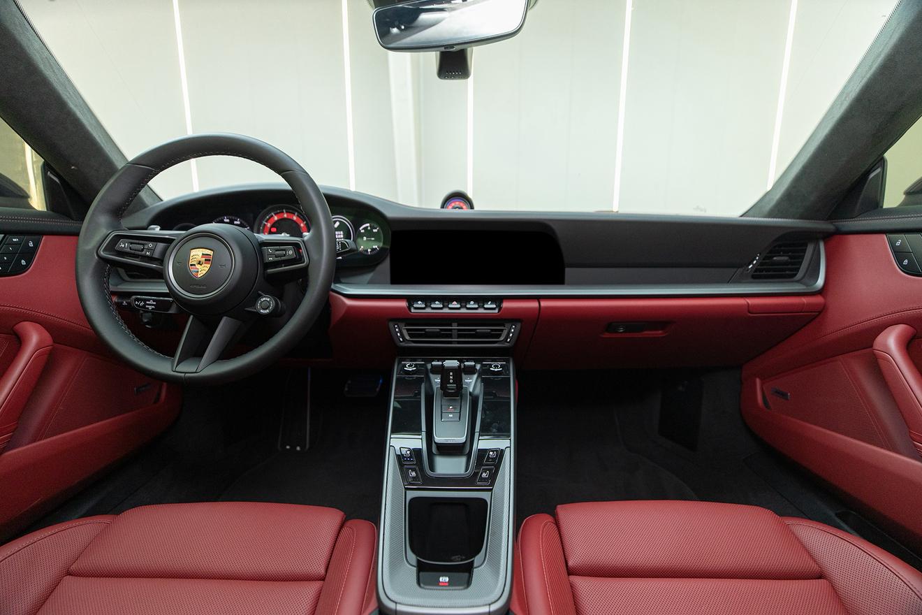 Porsche 911 2022 thumb 10