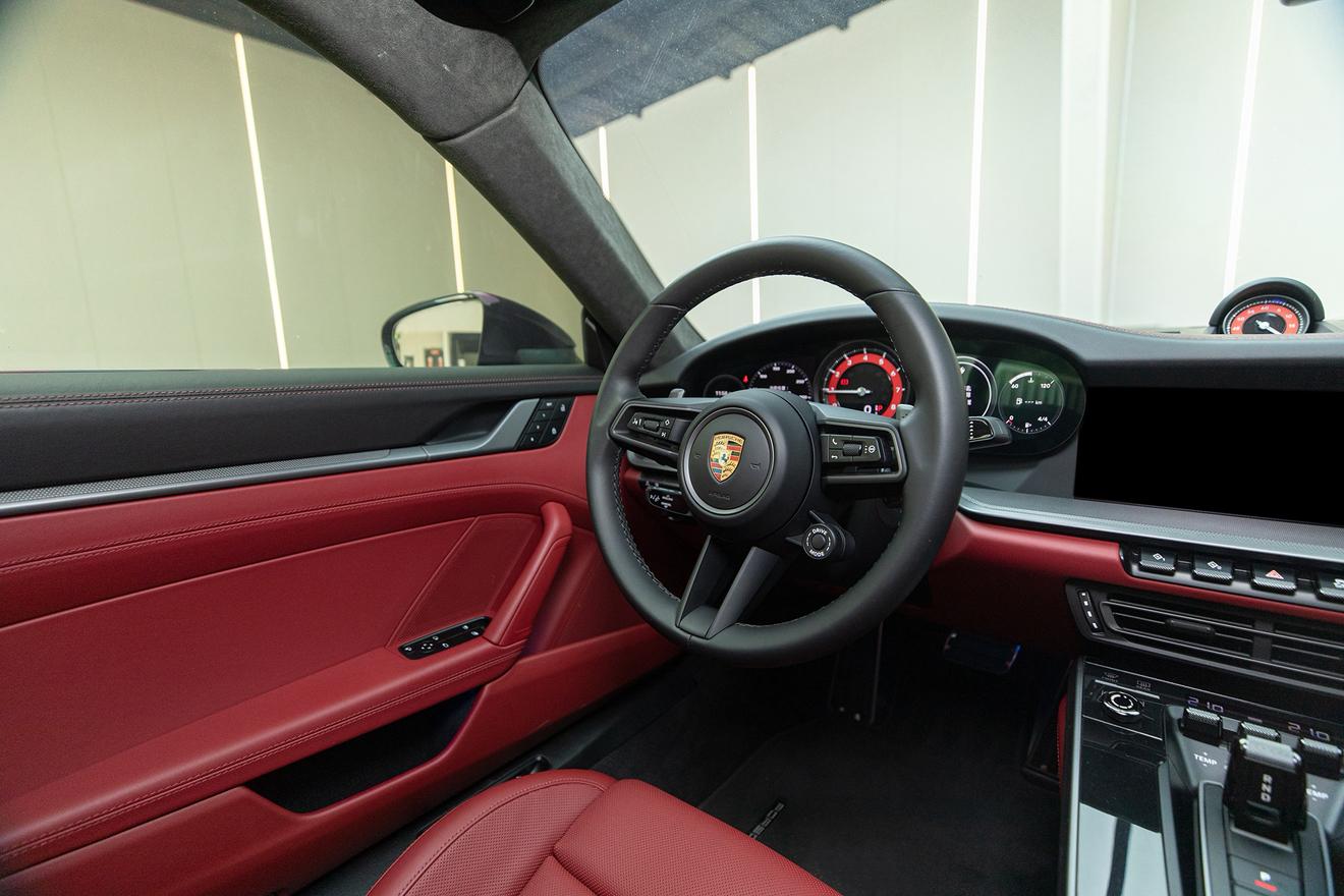 Porsche 911 2022 thumb 12