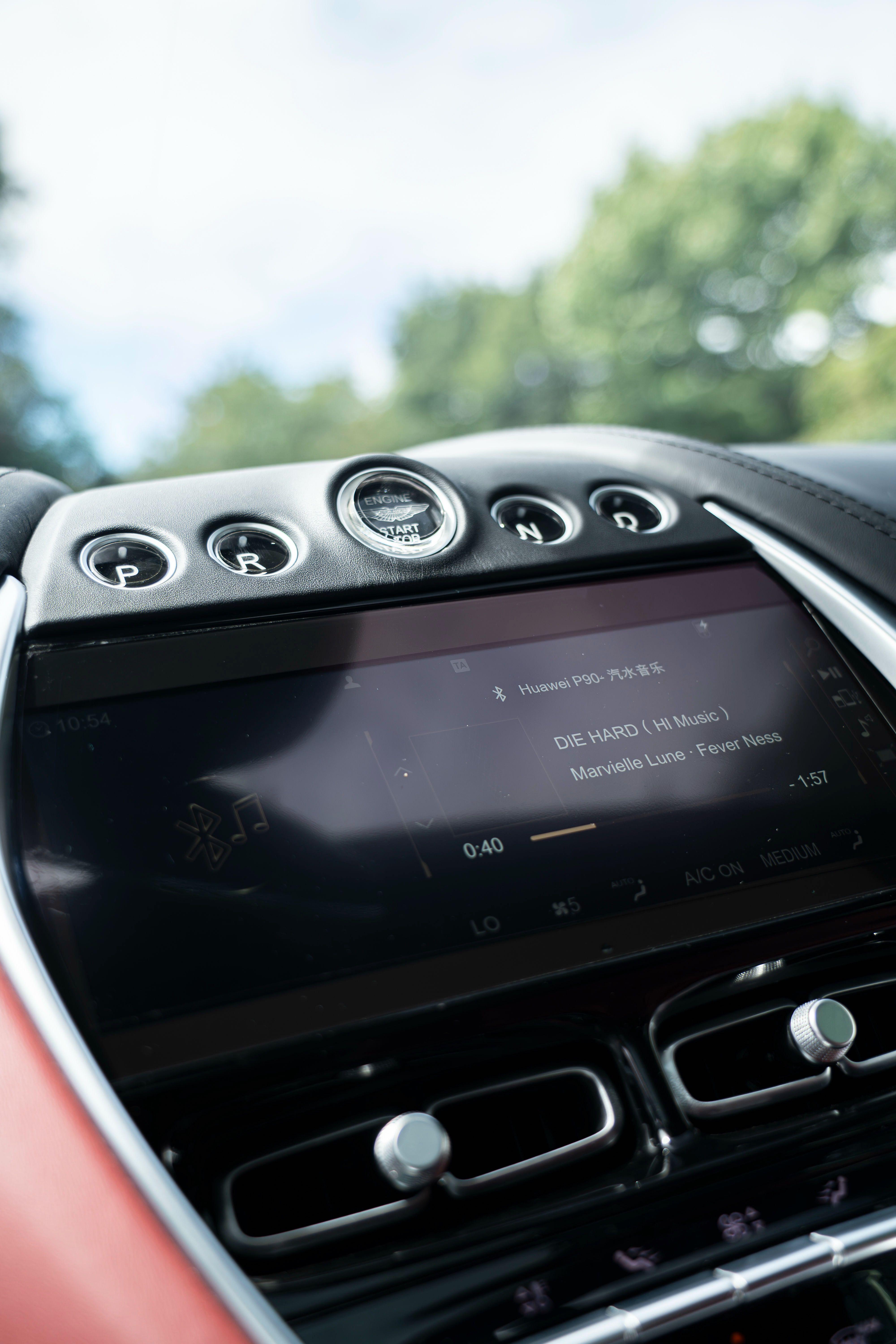 Aston Martin DBX 2024 thumb 3