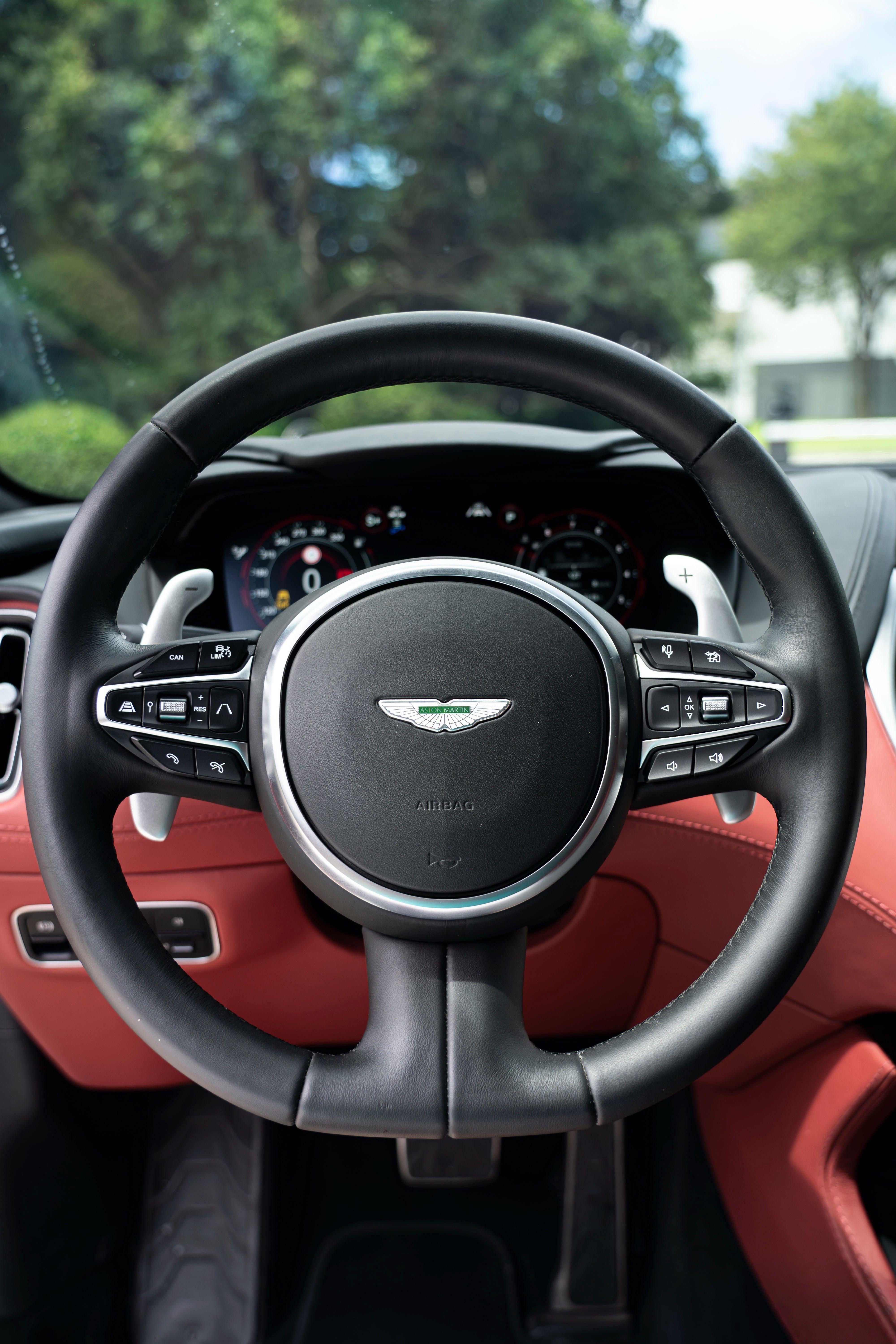 Aston Martin DBX 2024 thumb 4