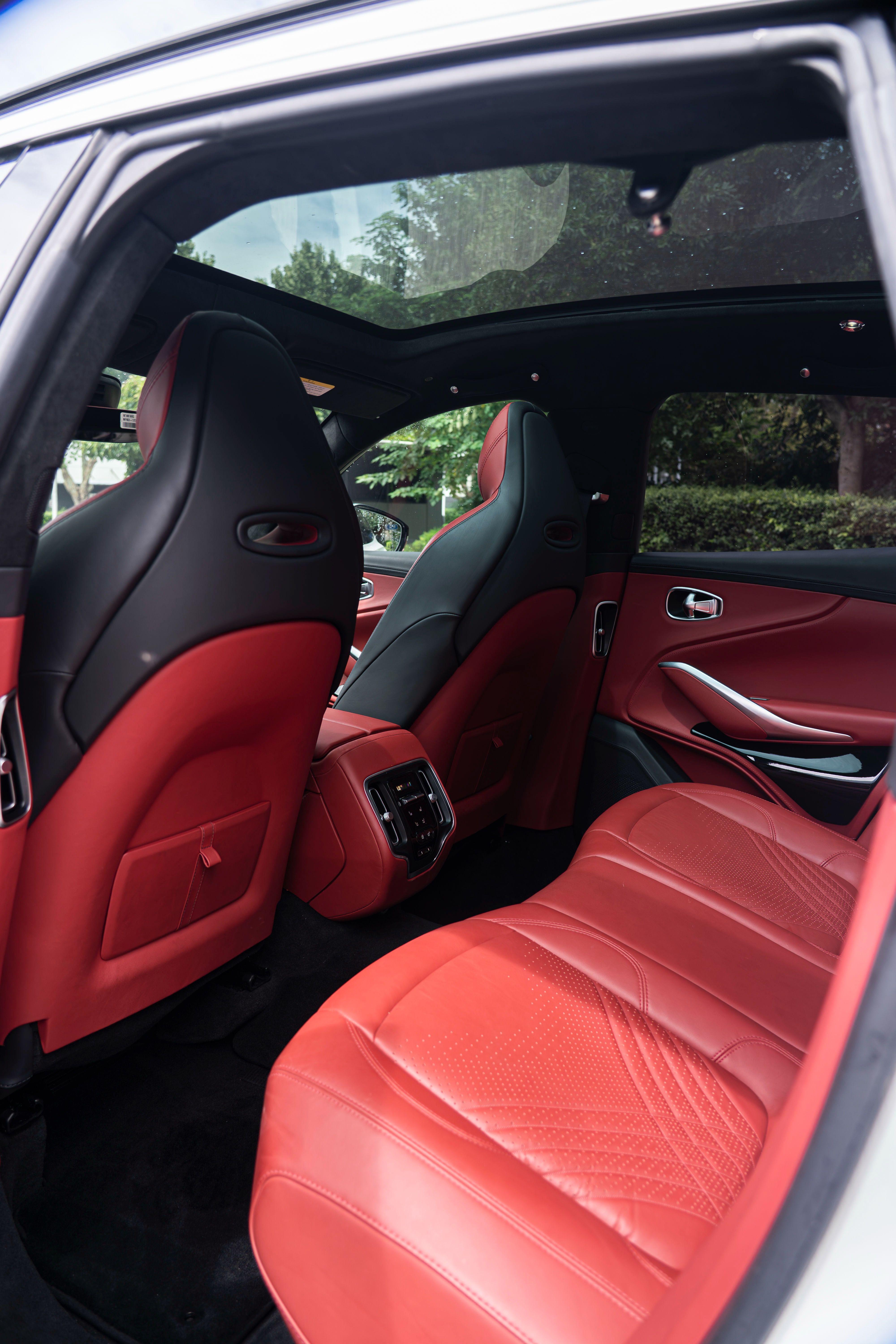 Aston Martin DBX 2024 thumb 10